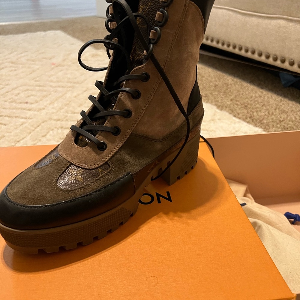 Laureate Platform Desert Boot Size 40eu - image 1